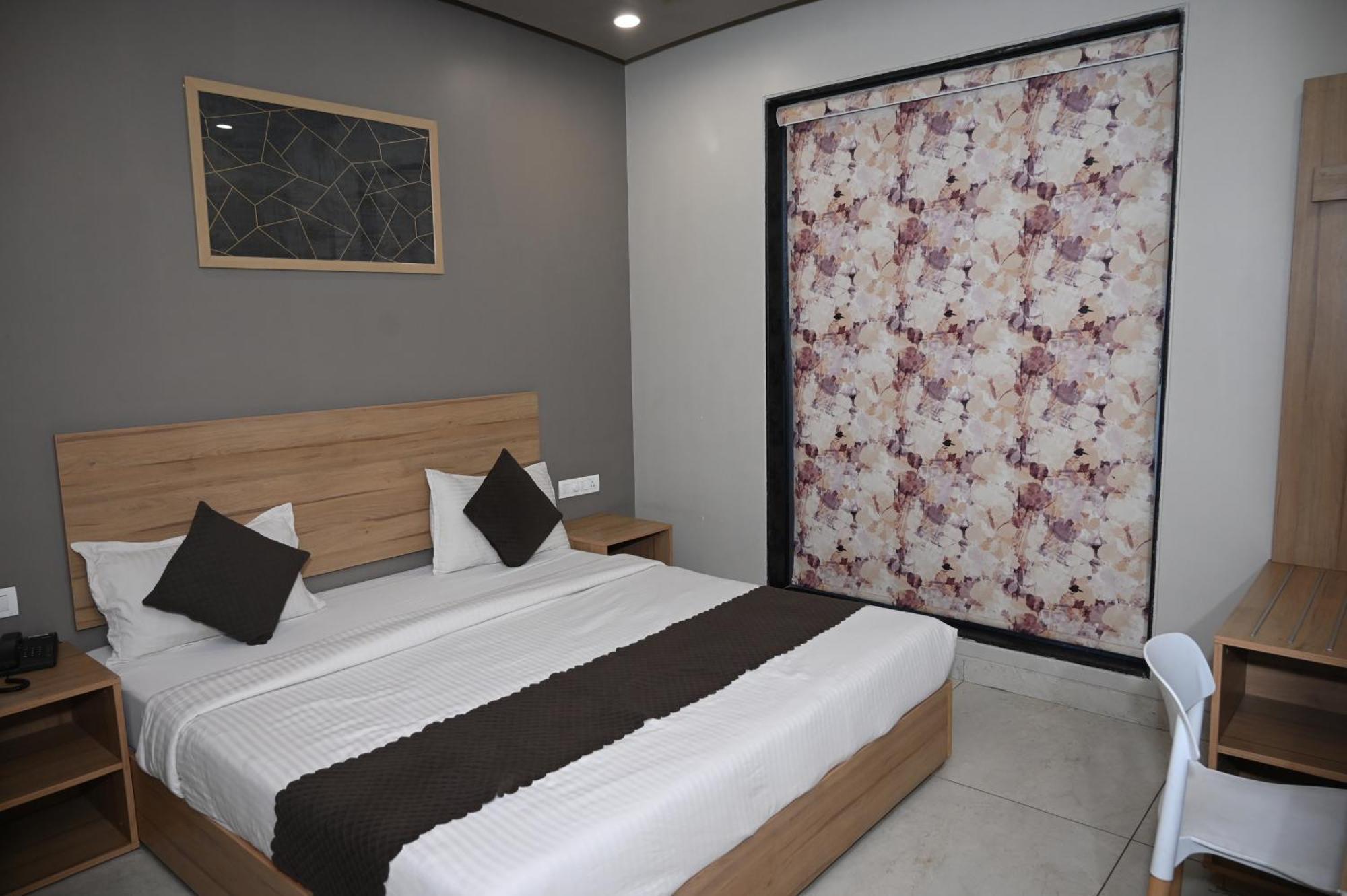 Sheer Bliss Hotel Udaipur Bagian luar foto