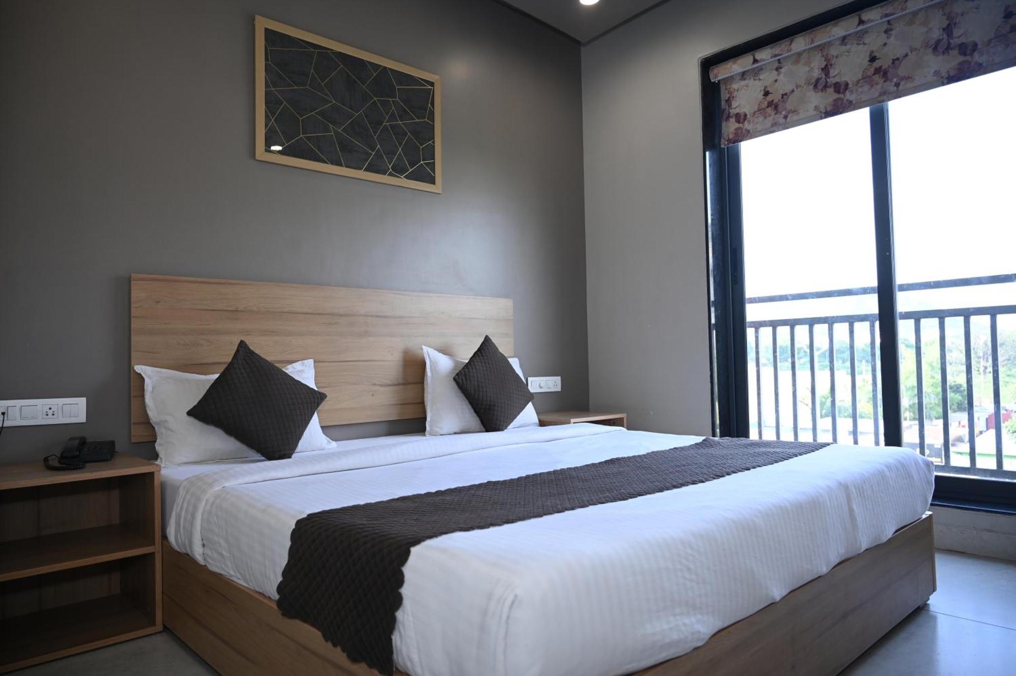 Sheer Bliss Hotel Udaipur Bagian luar foto