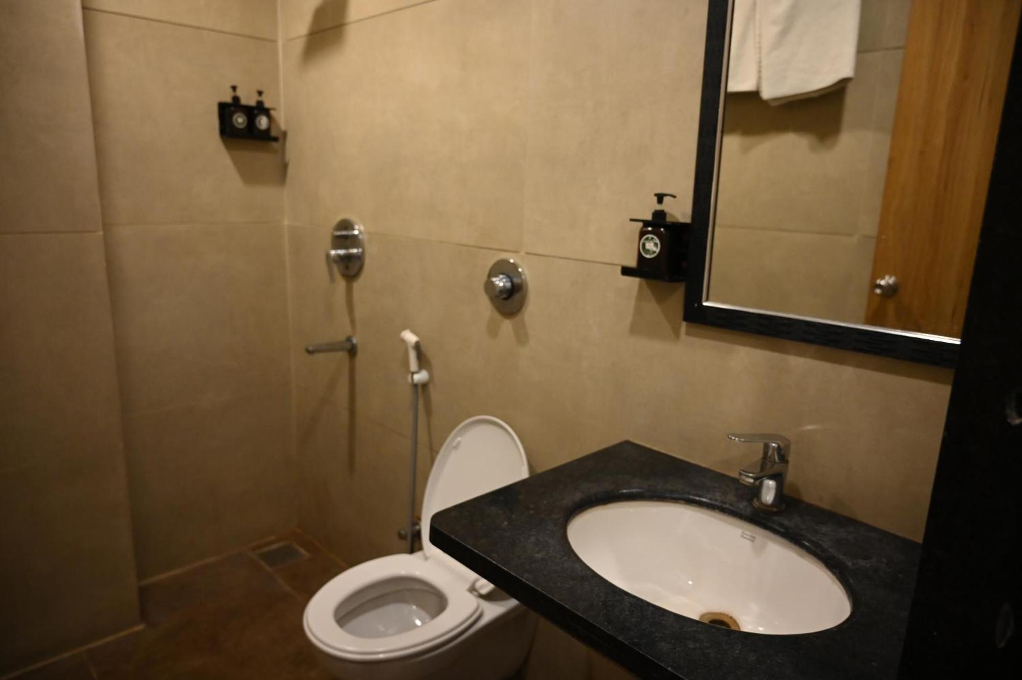 Sheer Bliss Hotel Udaipur Bagian luar foto